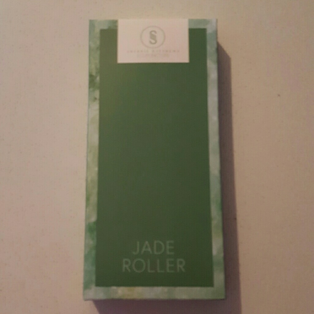 Sherrie Matthews Acupuncture Jade Stone Roller
